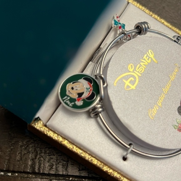 Disney Can You Bow-leave? Christmas Charm Bracelet New - Picture 4 of 7